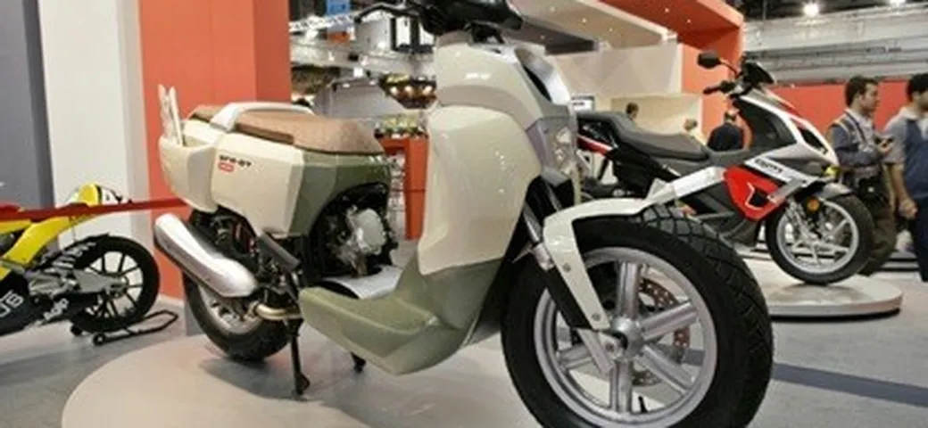 Derbi presenta il prototipo CRA07