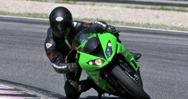 Scatto in Corsa: Kawasaki Ninja ZX-6R a Magione