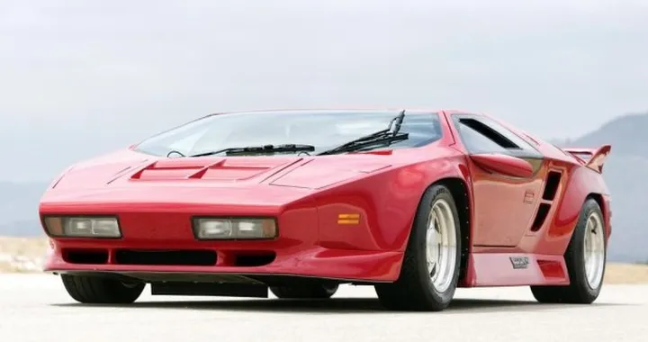 Vector W8: la storia dell'ex sportiva più veloce al mondo