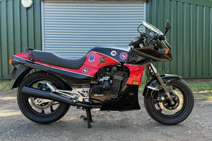 Kawasaki GPZ900R Top Gun: la leggenda su due ruote all’asta a Silverstone