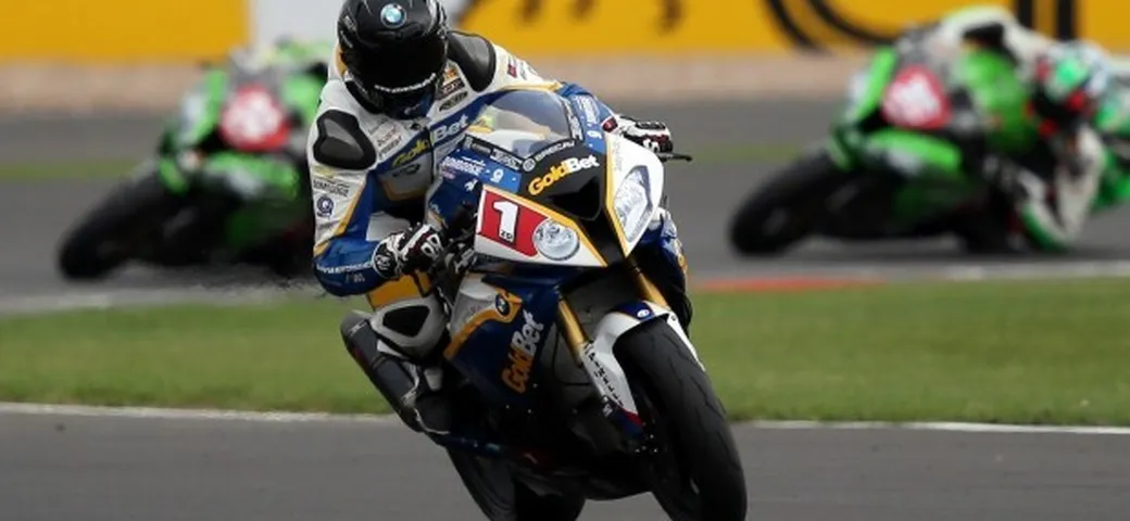 STK 1000, Silverstone: vince ancora Barrier su Mercado e Savadori, out La Marra
