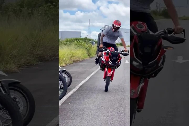 Honda Africa Twin, stoppie e parcheggio perfetto (Video)