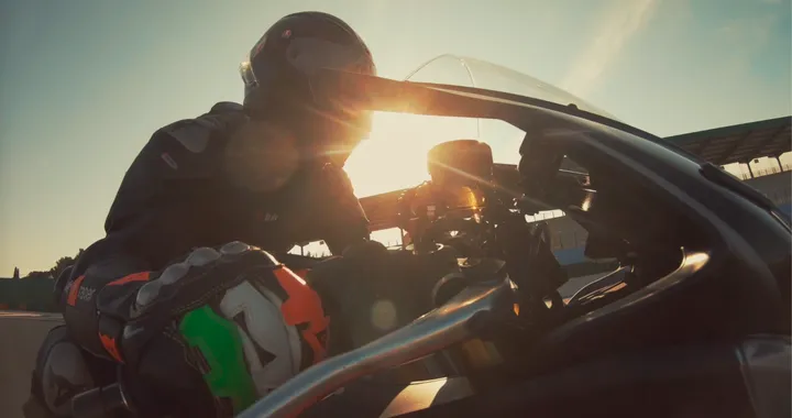 Aprilia RSV4 2021, il video a Misano di Max Biaggi