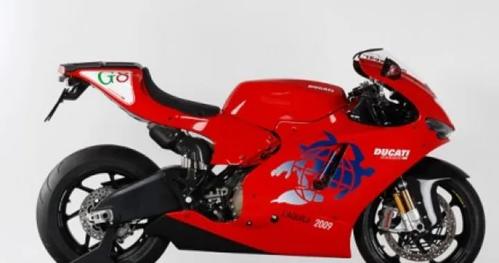 Una Ducati Desmosedici RR al G8 a l’Aquila firmata da Silvio Berlusconi
