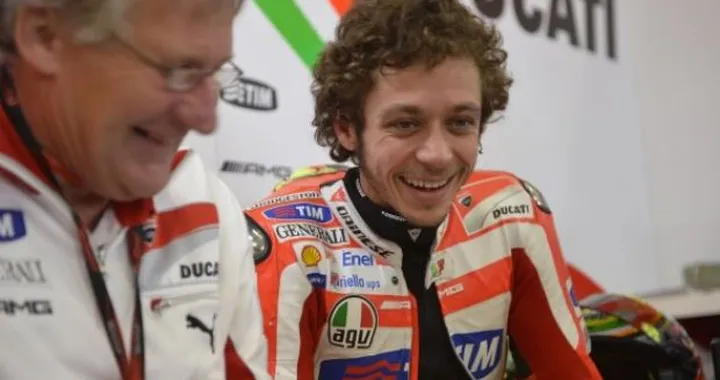 Valentino Rossi su Twitter: "Che razza di gara la Superbike!"