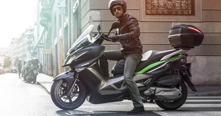 Kawasaki J300: promozione speciale per lo scooter nipponico