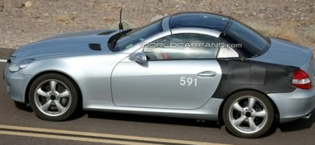 Mercedes SLK: in arrivo il tetto in vetro