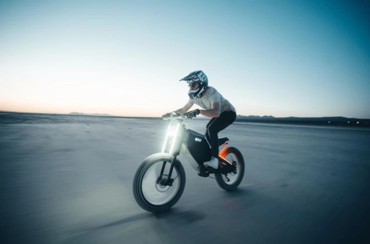 WAU Cyber: ecco la nuova e-bike futuristica ispirata al mondo cyberpunk [FOTO e VIDEO]