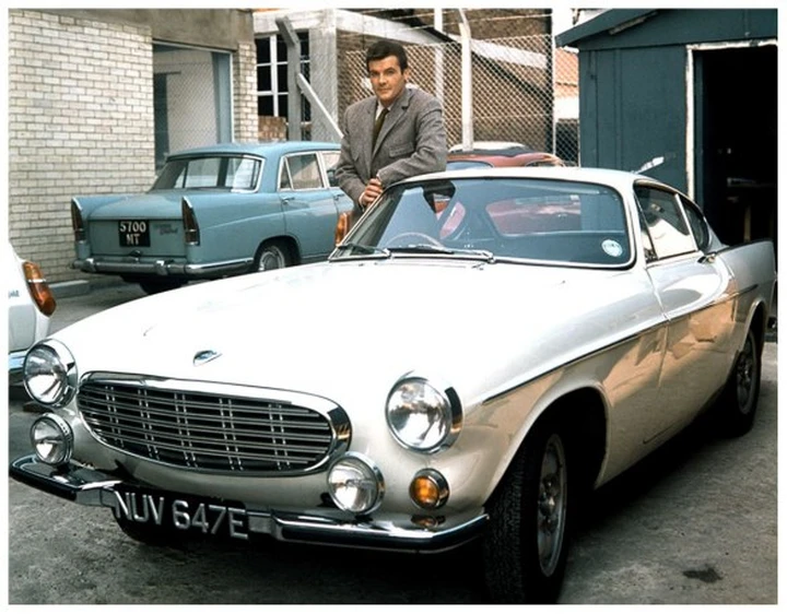 Il restauro della Volvo P1800 di Roger Moore nella serie Il santo