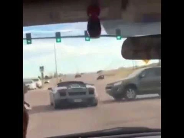 Lamborghini Gallardo: incidente con un SUV che la colpisce [Video]