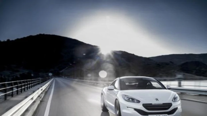 Peugeot RCZ restyling: nuove immagini e tutti i dettagli ufficiali