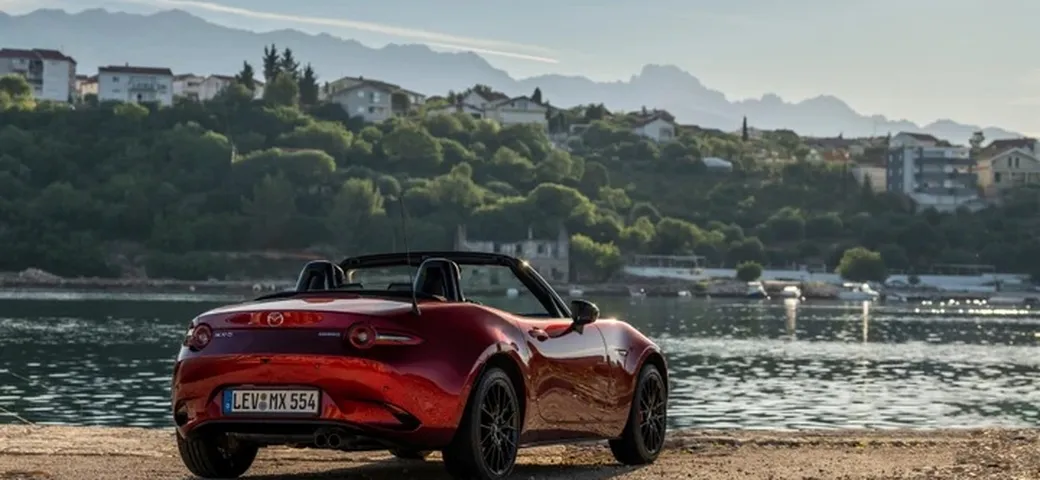 Mazda MX-5, la leggenda continua: tutto sulla nuova generazione