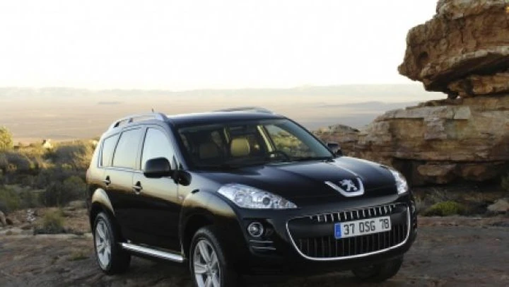 Peugeot: la 4007 restyling a Francoforte?