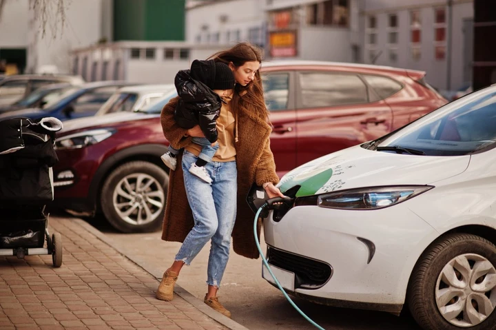 In Italia la ricarica dell'auto elettrica ci costa più del gasolio
