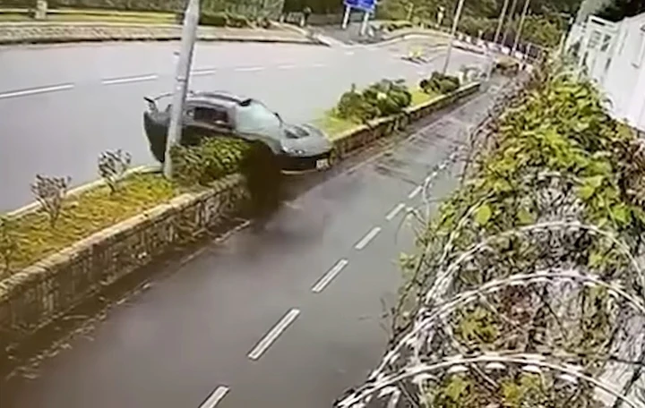 Incidente con volo per la Lotus che si spezza a metà [Video]