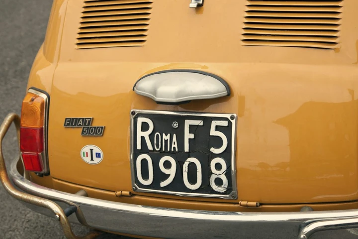 Targhe automobilistiche, perché alcune lettere sono state eliminate