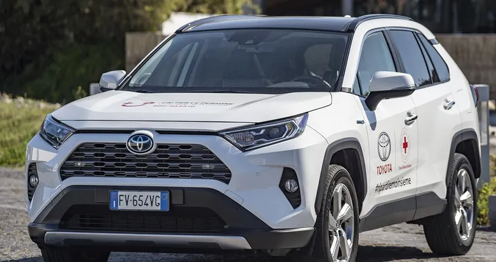 Coronavirus, Toyota fornisce una flotta di veicoli alla Croce Rossa Italiana
