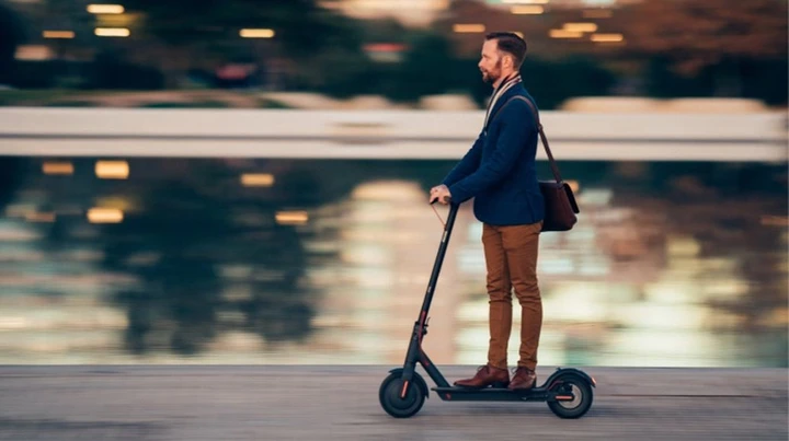 Monopattini: fuori città potranno circolare solo su piste ciclabili