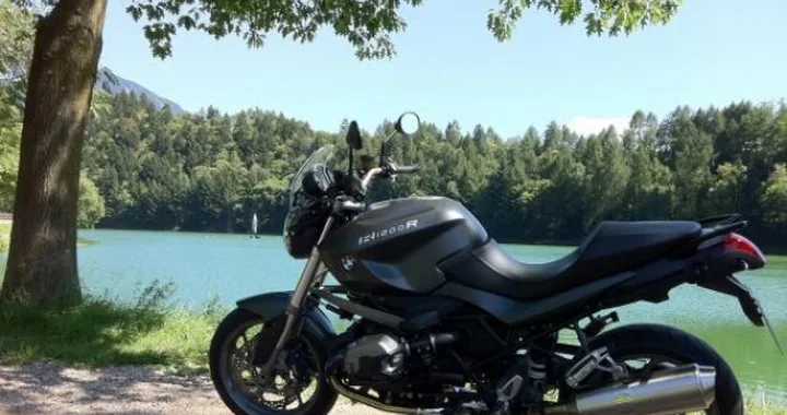 Foto del giorno: BMW R1200R a Pergine, Trento