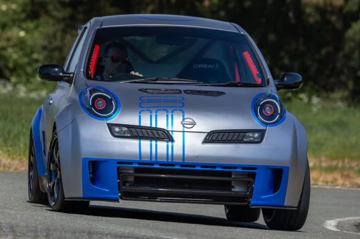 Nissan Micra R, l'utilitaria giapponese sfoggia un poderoso V6
