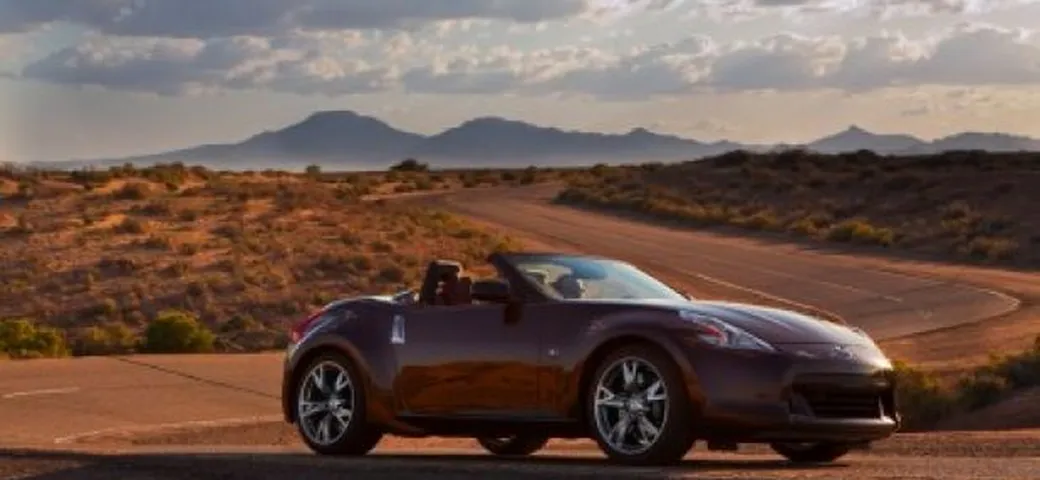 Nissan: listino prezzi 370Z Roadster, Pathfinder e Navara restyling. Novità anche per Pixo e Cube