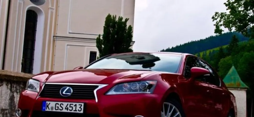 Lexus: in arrivo una GS 250h?