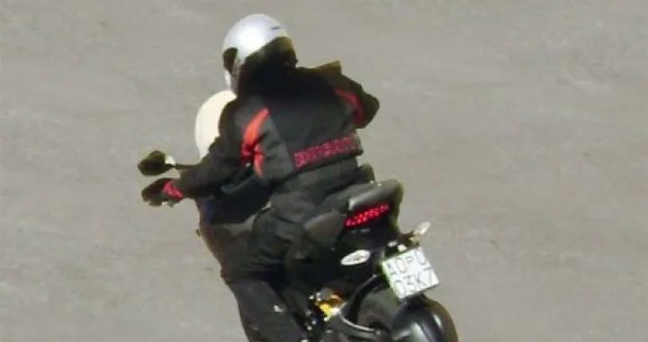 Foto spia della probabile Ducati enduro 1098 del 2010