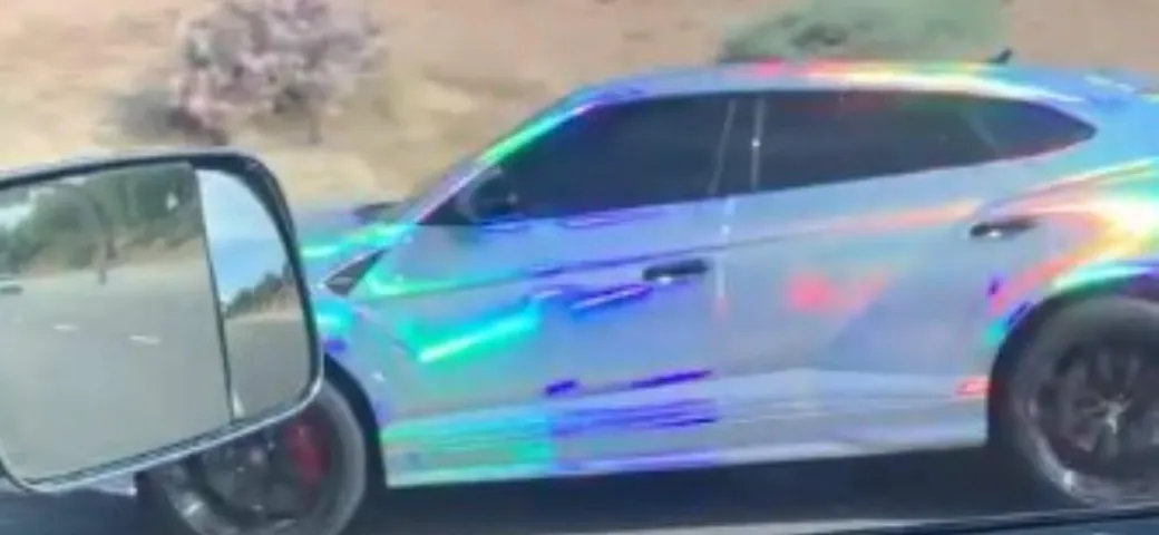 Colori auto particolari: la Lamborghini Urus Arcobaleno