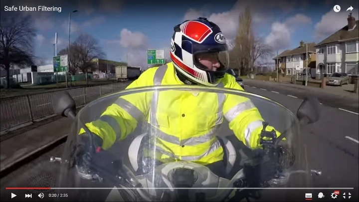 La polizia inglese educa i motociclisti su YouTube [Video]