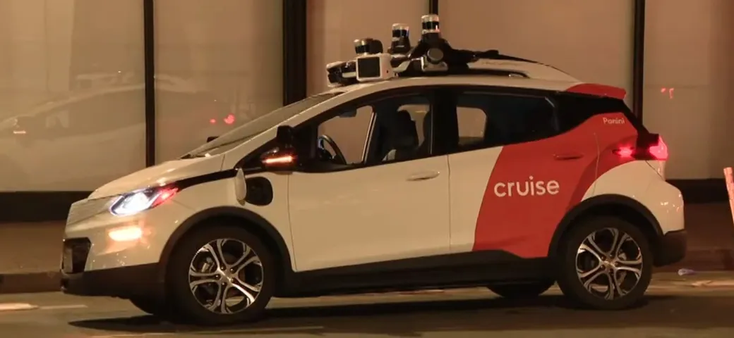 Robotaxi investe donna già investita da altra auto: è successo a San Francisco
