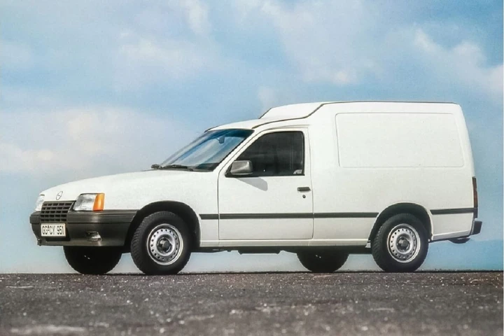 Opel Combo compie 40 anni, le cinque generazioni del furgone
