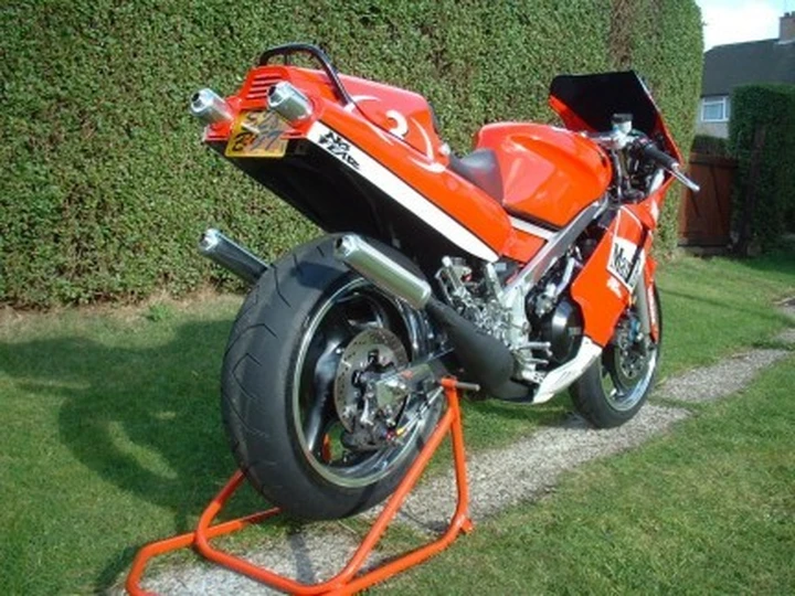 Special: RD500 replica Biaggi