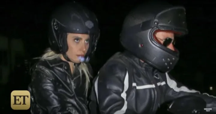 Lady Gaga con Bradley Cooper sulla Ducati XDiavel