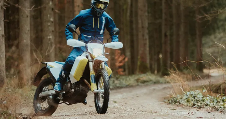 Husqvarna 701 Enduro LR 2020: adventure a lungo raggio