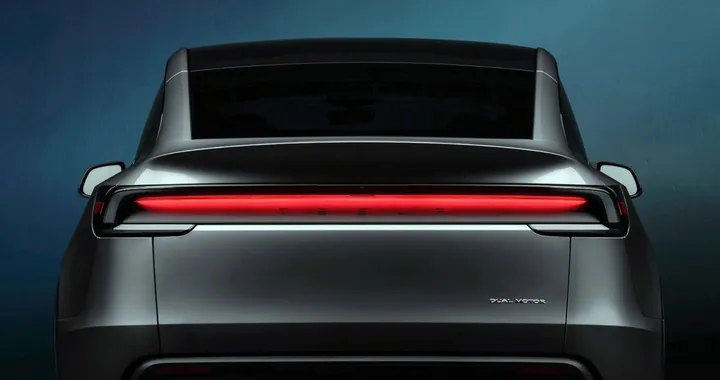 Polizia in confusione per colpa delle luci posteriori della Tesla Model Y