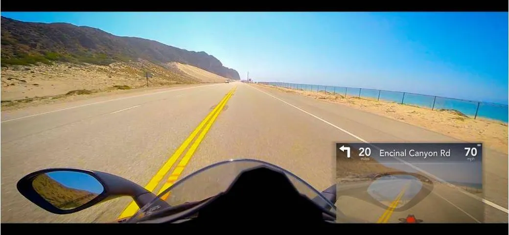 Continental: Head-up display e carica-batterie wireless per smartphone da moto