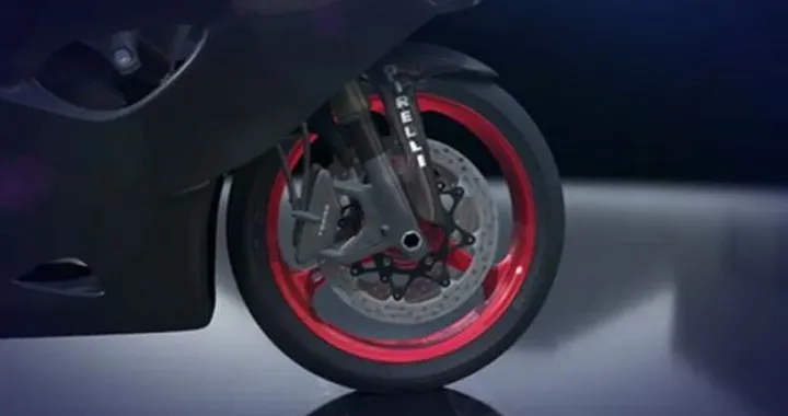 Pirelli presenta i nuovi pneumatici 17 pollici per il Mondiale Superbike 2013