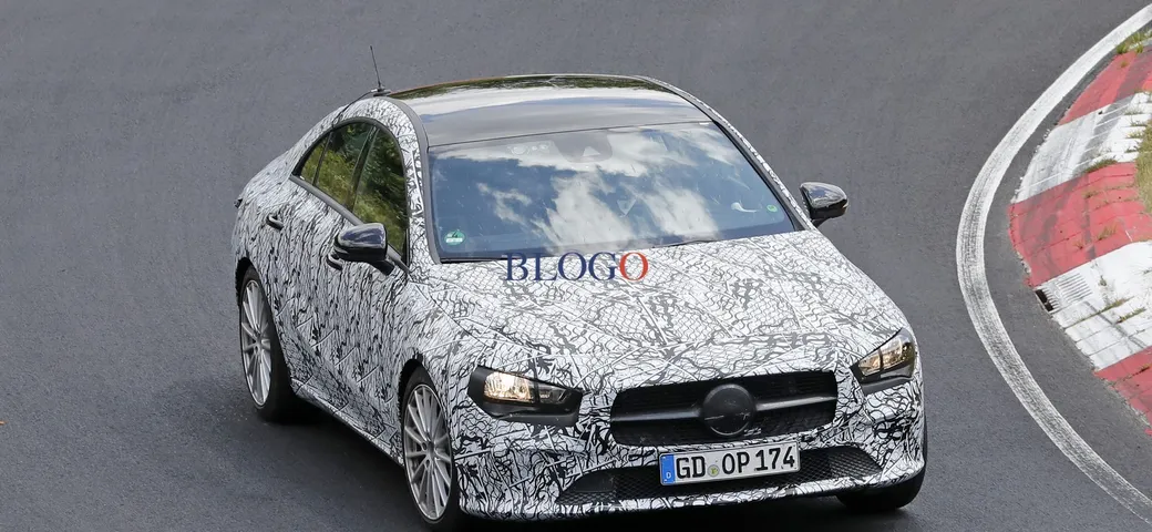 Mercedes CLA: foto spia al Nurburgring