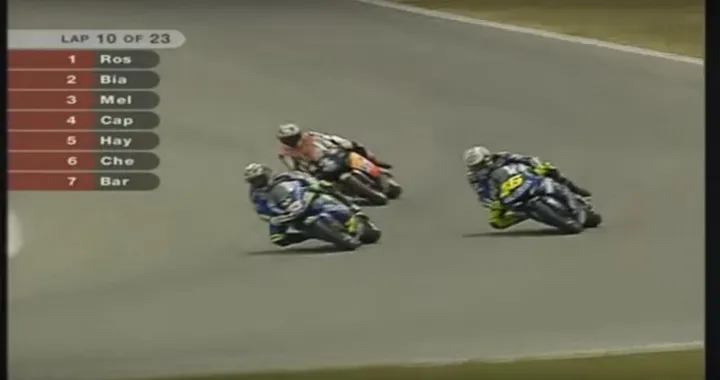 Sorpassi epici: Melandri guadagna due posizioni in staccata [Video]