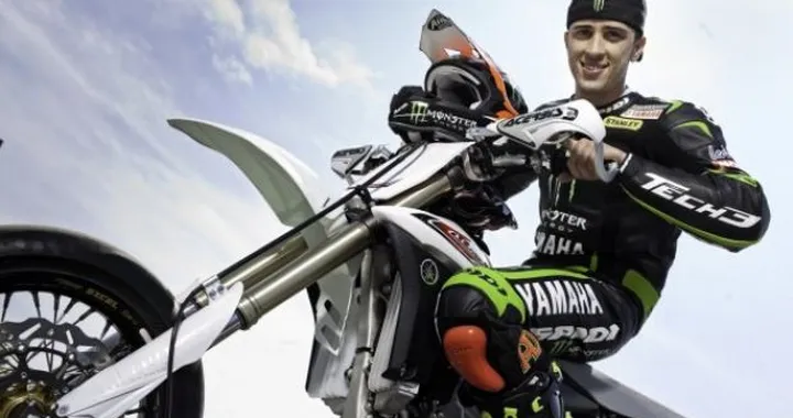 Dovizioso in sella alle nuove Yamaha YZ450SM e YZ250F