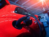 Quanto costa ricaricare l'auto elettrica in Italia: le tariffe