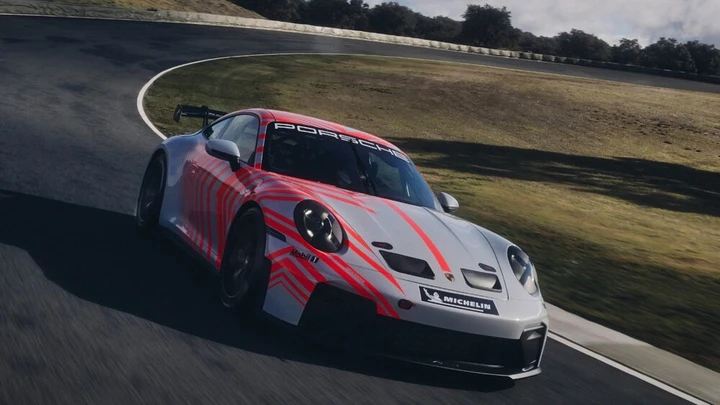 Porsche 911 Challenge, costa oltre 200 mila euro e non può circolare su strada