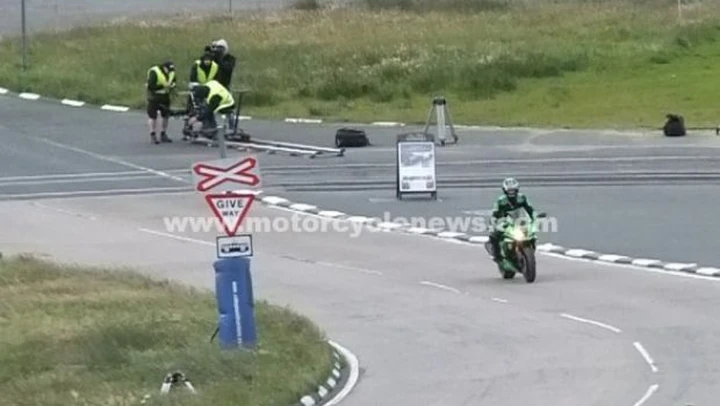 Kawasaki ZX-6R: la nuova versione 2013 'spiata' su un set fotografico