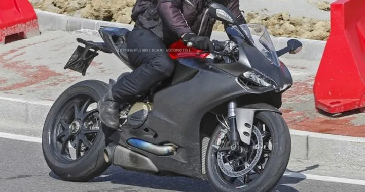 Ducati 1199 Panigale: foto spia di una nuova versione 2014?