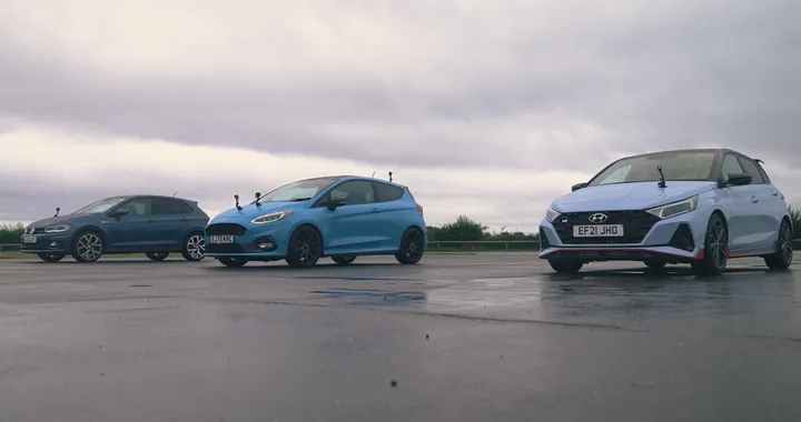 Hyundai i20 N vs Fiesta ST vs Polo GTI: drag race tra compatte [Video]