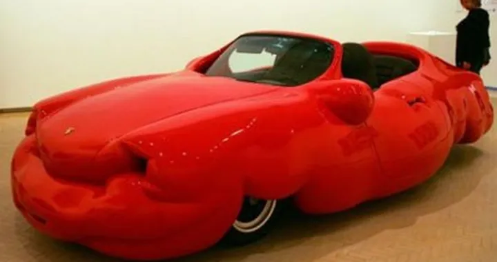 Una Porsche con la cellulite
