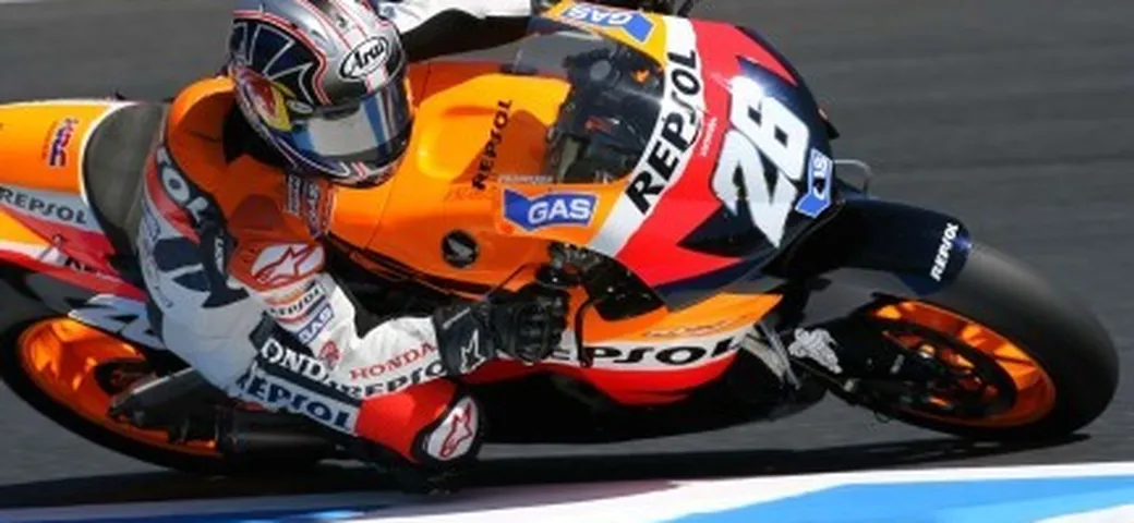 MotoGP: pole a Pedrosa, brutta caduta per Rossi