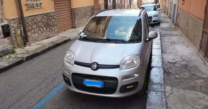Il proprietario di una Fiat Panda ritrova l'auto rubata dopo una serie di multe