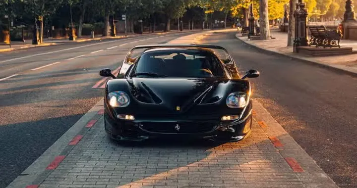 Ferrari F50 nera all’asta: uno degli esemplari più rari può superare i 7 milioni