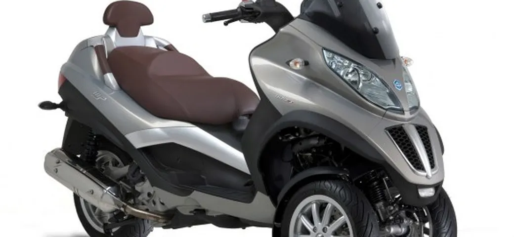 Piaggio Mp3: svelata la nuova gamma LT 2013